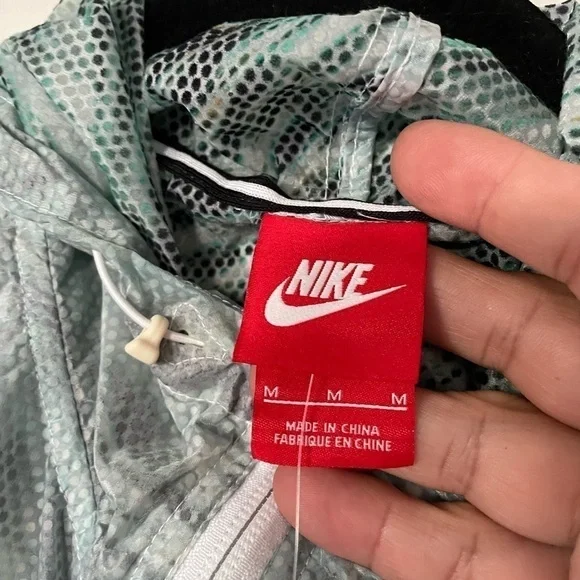 Nike Tech Hyperfuse Hooded Lightweight Vest - Picture 4 of 8